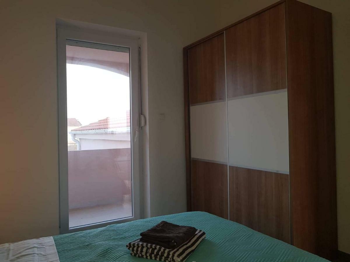נין Apartmani Luce I Miho מראה חיצוני תמונה