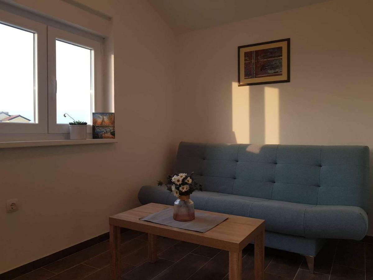 נין Apartmani Luce I Miho מראה חיצוני תמונה