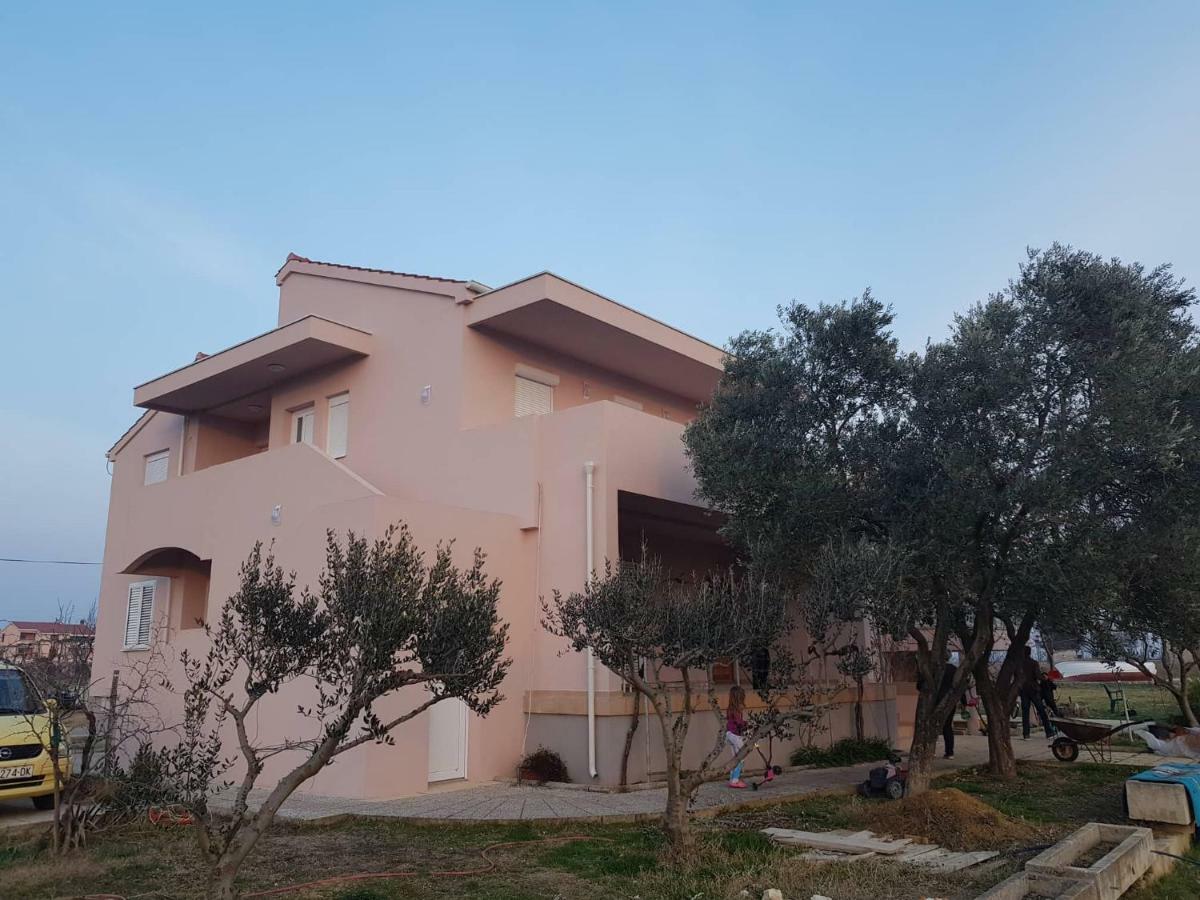 נין Apartmani Luce I Miho מראה חיצוני תמונה